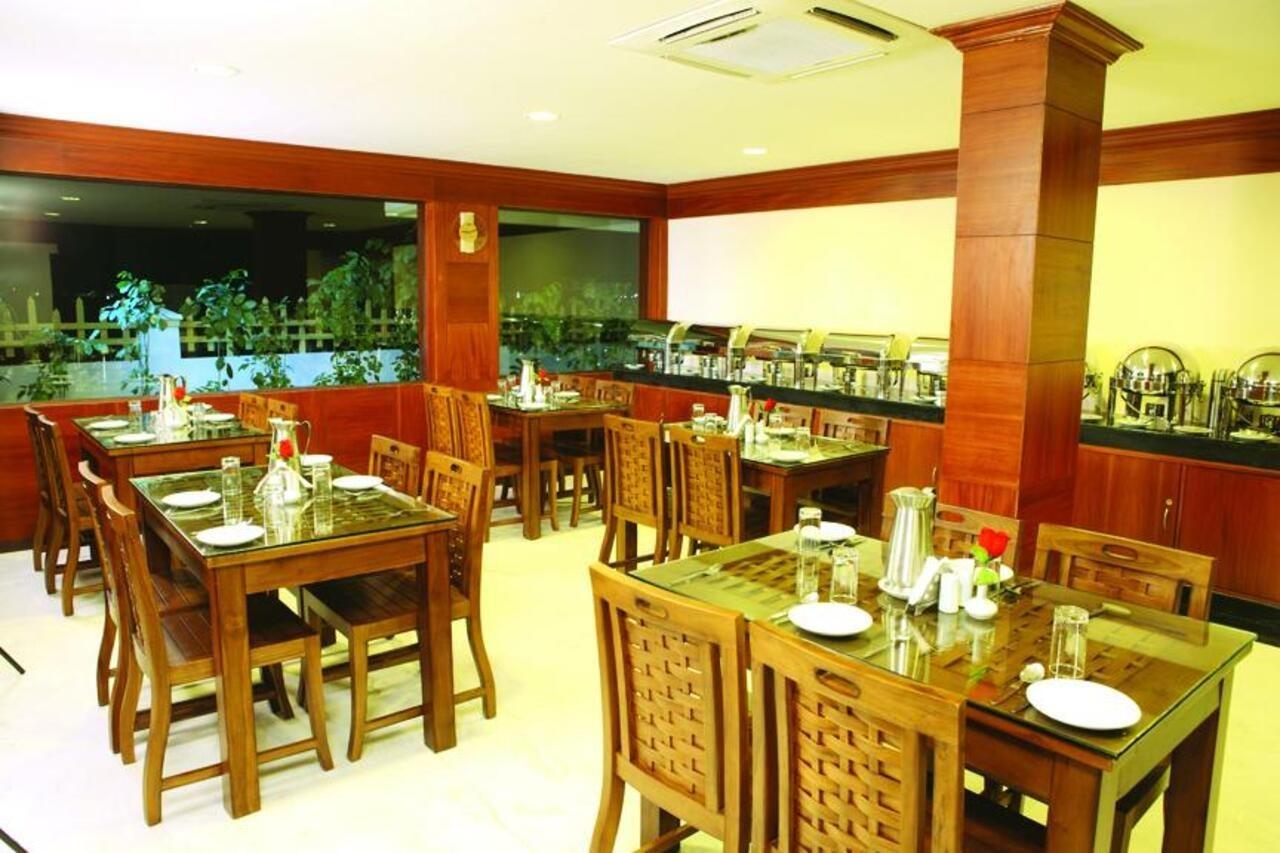 Meenakshi'S Sunshine Hotel Madurai Bagian luar foto