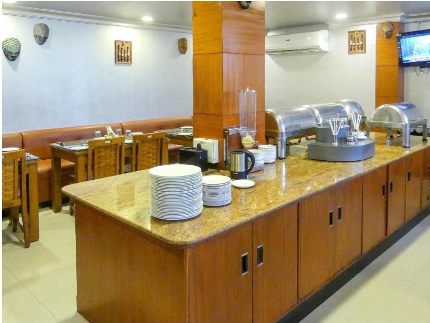 Meenakshi'S Sunshine Hotel Madurai Bagian luar foto