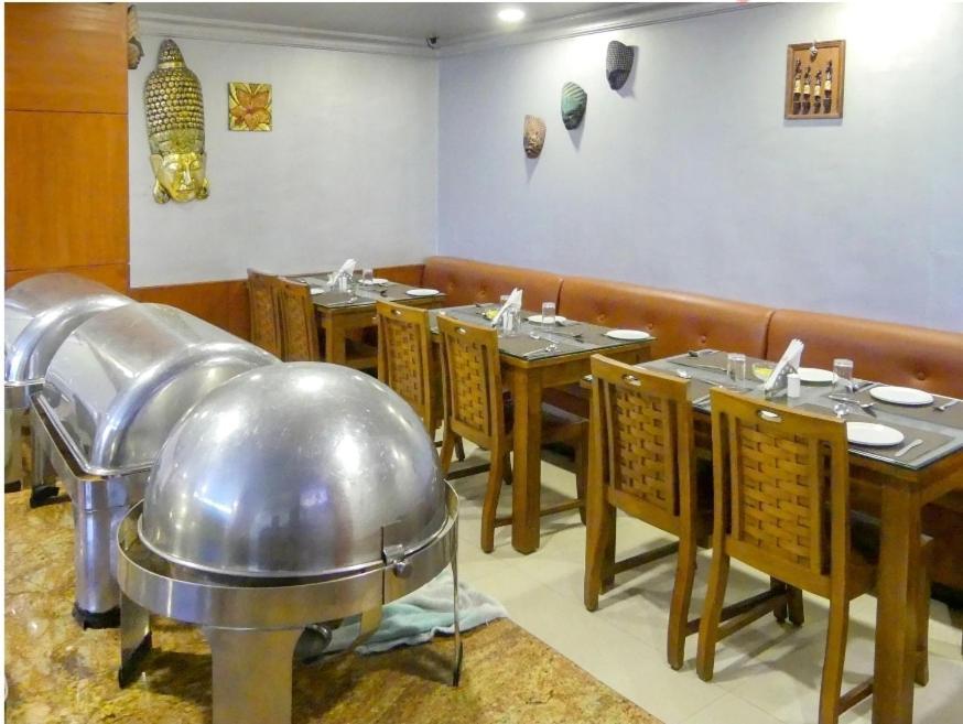 Meenakshi'S Sunshine Hotel Madurai Bagian luar foto
