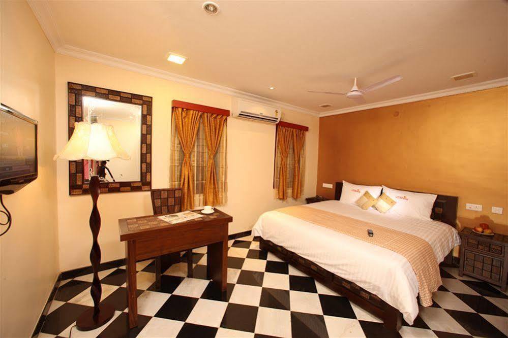 Meenakshi'S Sunshine Hotel Madurai Bagian luar foto