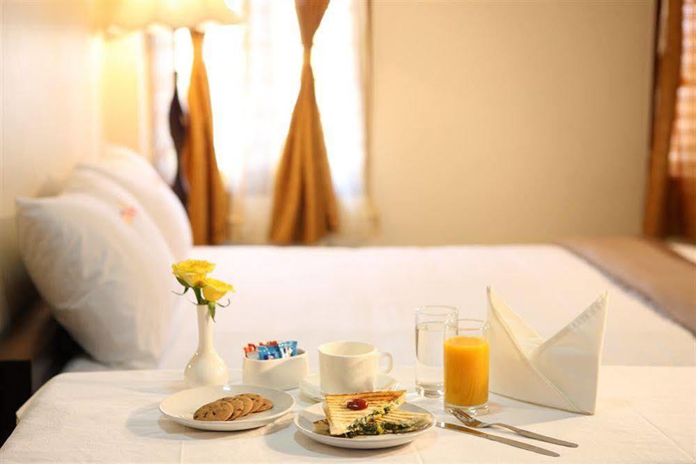 Meenakshi'S Sunshine Hotel Madurai Bagian luar foto